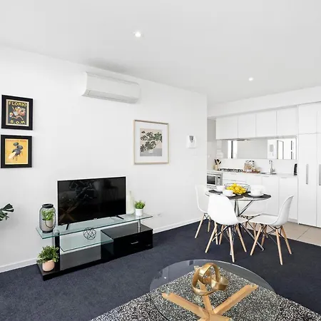 Complete Host Tiara Apartments Melbourne Exterior photo